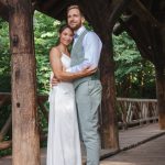 Couple de mariés au parc de la tête d'or